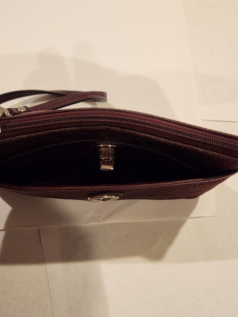 Vintage Coach Burgundy Signature Jacquard Wristlet - Picture 8 of 10